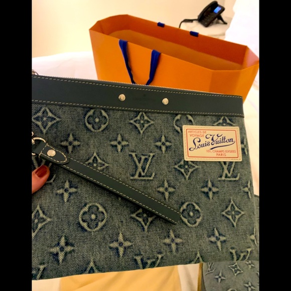 - Brand new authentic denim clutch Luise Vuitton. U is ex! - Picture 1 of 1